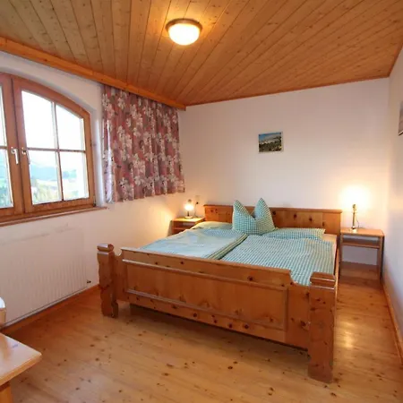 Berghuette Sonnenfluh Lechleiten